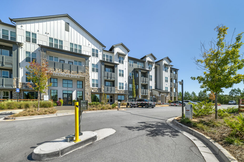 LUXURY APARTMENT HOMES EXTERIOR