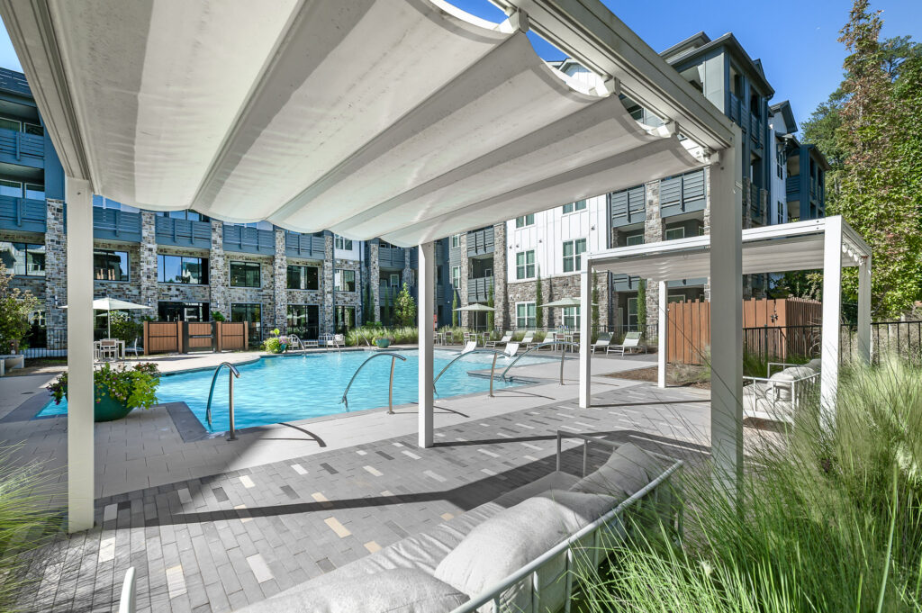 LUXURY APARTMENT HOMES EXTERIOR