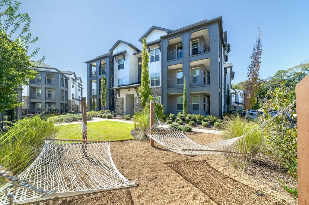 LUXURY APARTMENT HOMES EXTERIOR